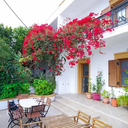 Fira Central Apartments With Veranda